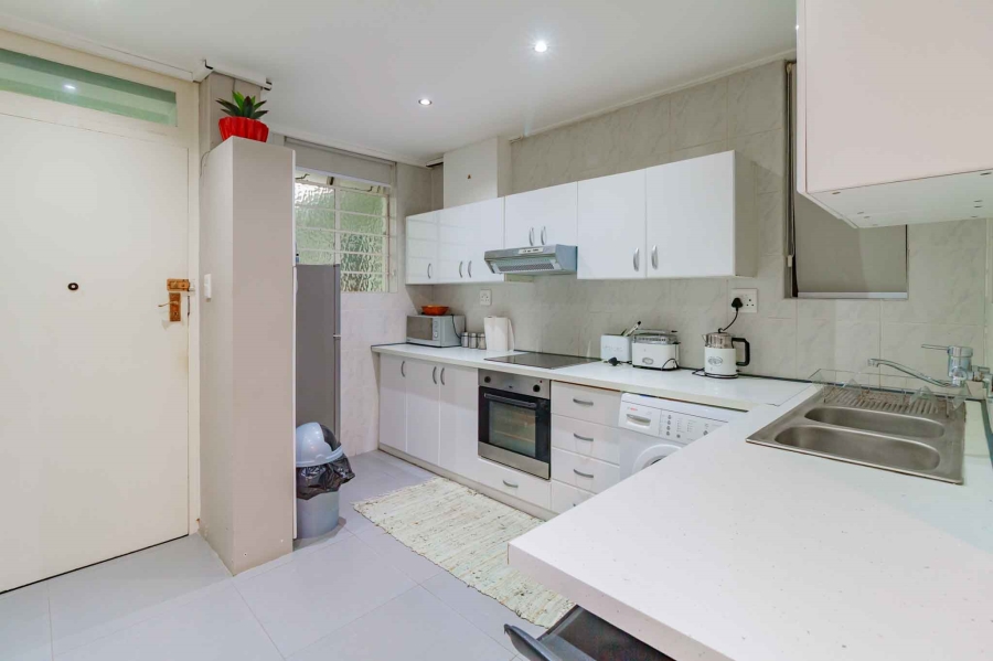 To Let 1 Bedroom Property for Rent in Sea Point Western Cape